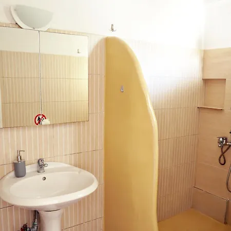 Leon Lux Hotel apartamentowy Perivolos