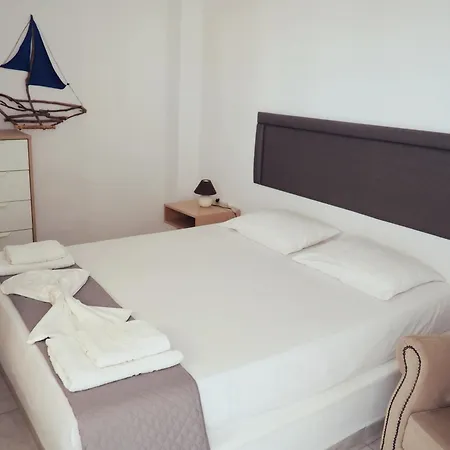 Leon Lux 3* Perivolos