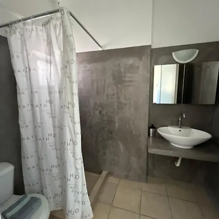 Leon Lux 3* Perivolos