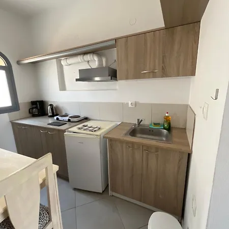 Leon Lux 3* Perivolos