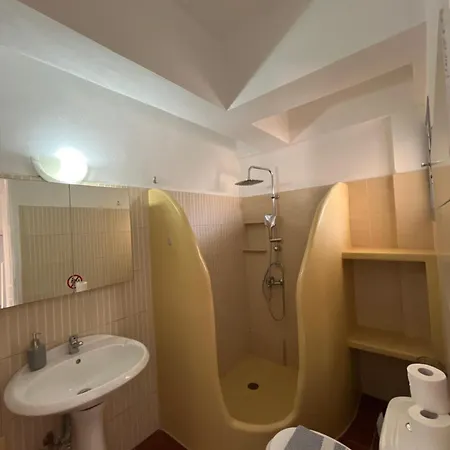Leon Lux 3* Perivolos