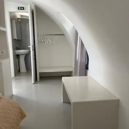 Leon Lux 3* Perivolos